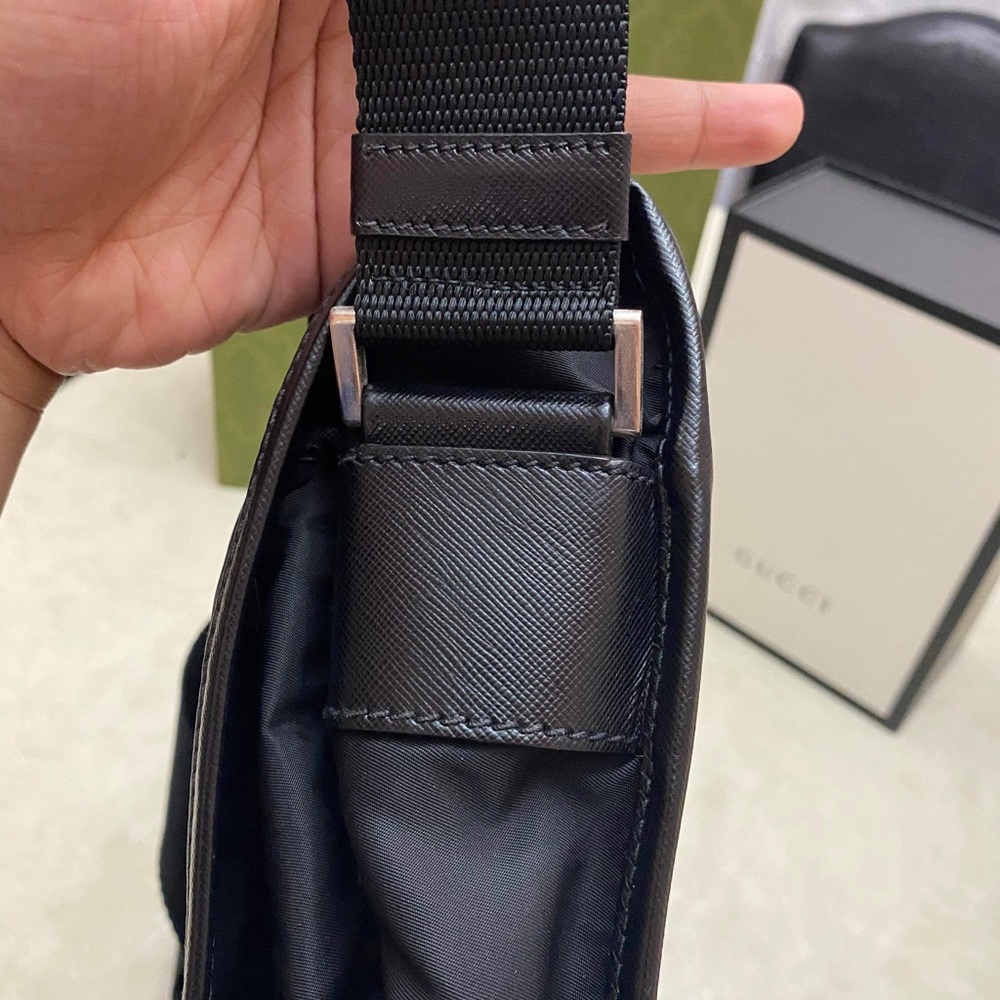 ❌❌SOLD❌❌🎀PRADA messenger bag🎀 - Picture 6 of 14